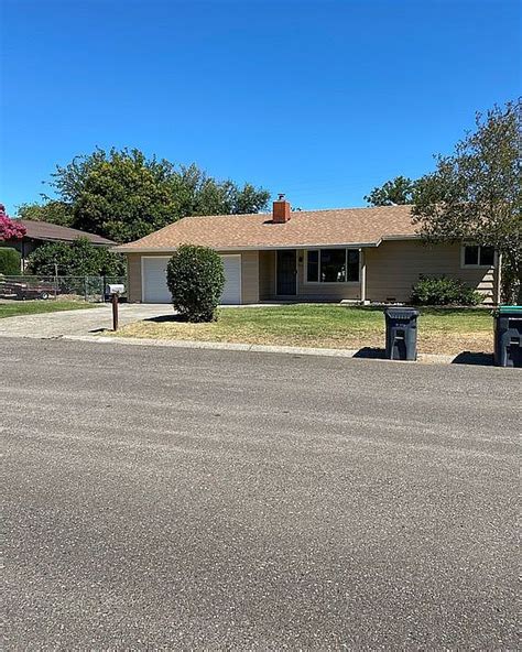 It contains 3 bedrooms and 3 bathrooms. . Zillow red bluff